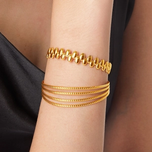Französischer Retro 18K vergoldeter Armreif mit Olivenlink und strukturierten Armbändern