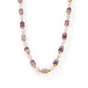 Collier français vintage avec cristaux violets, pierres naturelles, perles et détails dorés