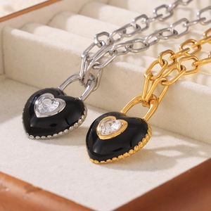 Collier Pendentif Cœur Vintage Acier Titane Zircon Émail Noir Chaîne Trombone Bijoux Plaqué Or Pour Femmes