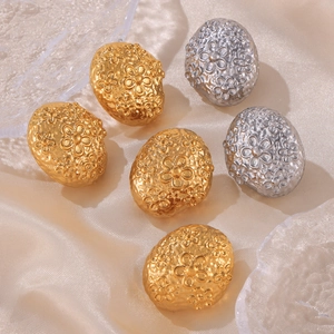 Vintage Floral Relief Stud Earrings Titanium Steel 18K Gold Plated Niche Design Embossed Flower Geometric For Women