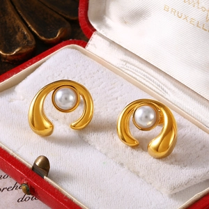 Boucles D'oreilles Élégantes En Acier Titane Avec Künstliche Perles Incrustées Plqué Or Spirale Style Français Pour Femmes