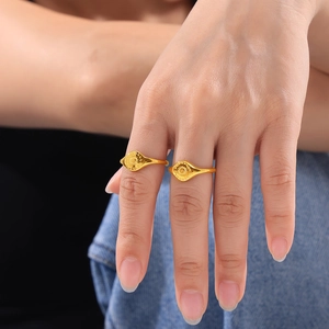 Anelli minimalisti in acciaio inossidabile placcati oro 18k con motivo a raggiera