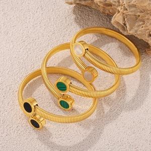 Retro Römische Ziffern Offener Armreif 18K Vergoldeter Edelstahl Weißes Muschel Grüner Malachit Schwarzes Acryl Tubogas Textur Schmuck