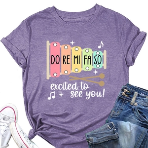 T-shirt violet à manches courtes avec imprimé de xylophone et texte de bienvenue
