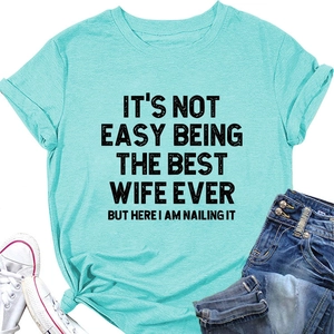 T-shirt turquoise à col rond avec texte imprimé It's Not Easy Being The Best Wife Ever