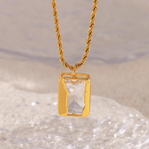 Collier Pendentif Zircon Rectangle Vintage pour Femme Plaqué Or 18K Acier Inoxydable Chaîne Corde Bijoux de Mode