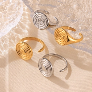 Vintage Round Signet Open Ring Stainless Steel 18K Gold Plated Heart Spiral Texture Adjustable Jewelry For Women Chic