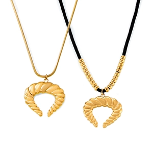 Colliers pendentifs corne plaqués or 18k avec chaîne serpent et cordon noir rétro