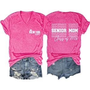 Detail of the Senior 2026 Mom pink V-neck t-shirt with graduation print and denim shorts