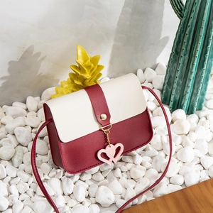 Chic two-tone crossbody bag in burgundy and beige with double heart charm on stones