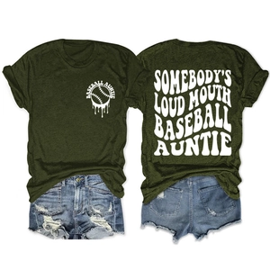 T-shirt Baseball Auntie vert foncé à plat montrant le design graphique recto et verso