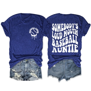 Vue détaillée avant et arrière du t-shirt bleu marine Baseball Auntie et du short denim
