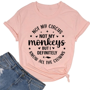 Rosa T-Shirt mit Rundhalsausschnitt, schwarzem Slogan-Print und modischem Knotendetail