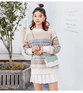Fashion model wearing a green color block mini square bag with a pearl pendant detail