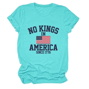 Détail du t-shirt en coton vert menthe avec l'imprimé graphique NO KINGS IN AMERICA