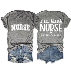 Vue recto-verso du t-shirt gris décontracté pour infirmière avec texte imprimé blanc