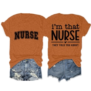 Ensemble t-shirt orange infirmière et short en jean avec slogan imprimé au dos