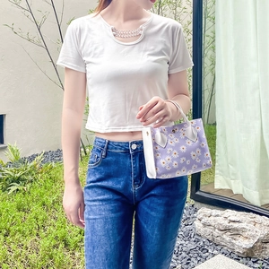 Sac bandoulière floral à imprimé marguerites et nœud, parfait pour un look d'été décontracté