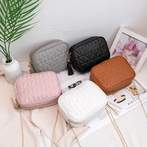 Borsa a Tracolla Trapuntata da Donna in Pelle PU Borsa per Fotocamera Catena Oro Nappina Borsa a Tracolla Piccola Quadrata
