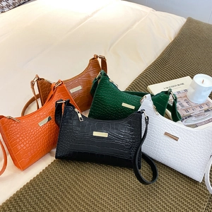 Women Retro Crocodile Pattern PU Leather Underarm Bag Fashion Gold Metal Decor Shoulder Bag Casual Handbag Small Purse