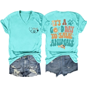 Détail du t-shirt col en V bleu sarcelle avec imprimé It's A Good Day To Save Animals