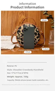 Dettaglio della capacità interna della borsa tonda leopardata con vano telefono