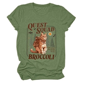 Dettaglio della stampa gatto Quest Squad e del tessuto verde melange traspirante