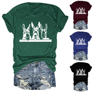 Detailansicht der Baumwoll-T-Shirts mit drei Esel-Prints in vier verschiedenen Farben