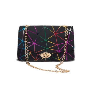 Borsa a tracolla geometrica luminosa con catena dorata e chiusura in metallo