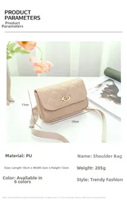 Dettaglio delle dimensioni 18x13cm di una borsa a tracolla beige in pelle PU trapuntata