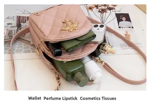 Innenansicht des rosa gesteppten Mini-Rucksacks mit Platz für Handy und Kosmetikartikel