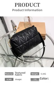 Détails du sac bandoulière matelassé noir avec accessoires dorés et dimensions 20x13x8cm