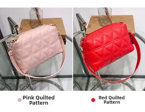 Détails des sacs à bandoulière matelassés rose et rouge avec finitions dorées