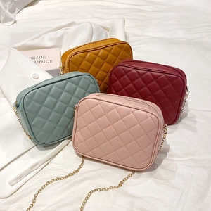 Borse a tracolla trapuntate in quattro colori: rosa, verde, giallo e rosso in ecopelle PU