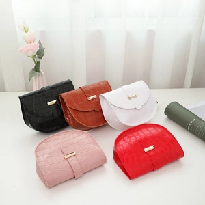 Women Crocodile Pattern Saddle Crossbody Bag PU Leather Small Fashion Messenger Bag With Metal Buckle For Ladies Casual
