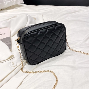 Bolso bandolera negro acolchado con cadena dorada y cremallera para mujer casual