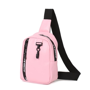 Bolso de pecho rosa de cuero PU con correa ajustable y letras Fit Right