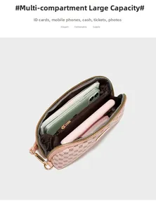 Vue détaillée du portefeuille rose à motifs avec de nombreux compartiments et capacité