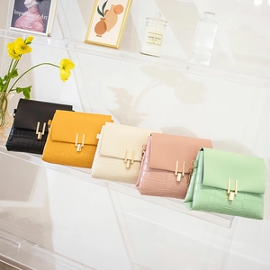Borsa a Tracolla da Donna in Pelle PU con Effetto Coccodrillo Piccola Borsa Quadrata con Catena Oro e Chiusura in Metallo