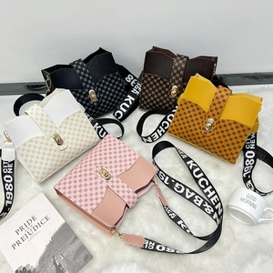 Vintage Bedruckte Eimertasche Für Damen PU-Leder Kleine Umhängetasche Mit Breit Schultergurt Und Metallschnalle Mode Handtasche