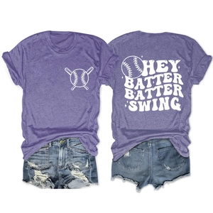 Vue avant et arrière d'un t-shirt violet chiné avec motifs de baseball et slogans