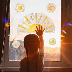 Stickers de fenêtre soleil arc-en-ciel créant des effets de lumière prisme colorés