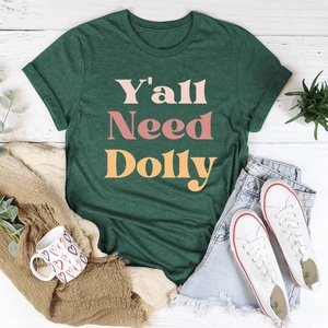 Mise à plat du t-shirt vert avec inscription rétro et accessoires de mode lifestyle