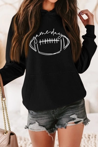 Détail de l'imprimé Game Day sur un sweat à capuche noir à manches longues pour femmes