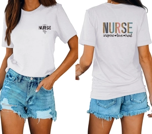 Détails avant et arrière du t-shirt blanc Nurse Life avec lettrage coloré imprimé léopard