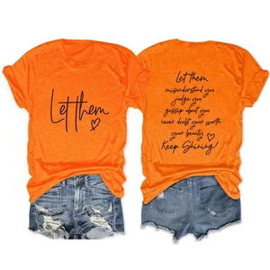 T-shirt in cotone arancione vivace con stampa Let them sul davanti e sul retro