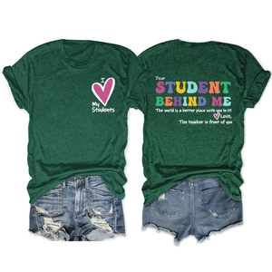 T-shirt vert foncé avec imprimé cœur et message chaleureux pour les élèves