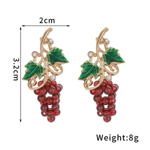 Boucles d'oreilles vigne française avec feuilles en émail vert et perles rouges