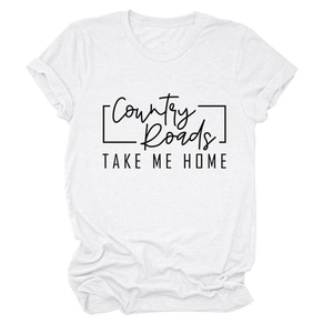 T-shirt bianca in cotone con stampa testuale nera Country Roads Take Me Home su piano