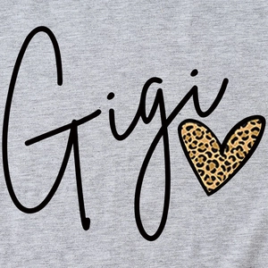 T-shirt gris à col rond avec lettrage Gigi noir et motif cœur imprimé léopard
